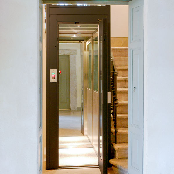 Ascensori per case private, conformi alle disposizioni vigenti in materia di abbattimento barriere architettoniche Ascensori per case private, conformi alle disposizioni vigenti in materia di abbattimento barriere architettoniche