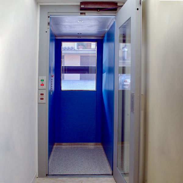 Ascensori per case private, conformi alle disposizioni vigenti in materia di abbattimento barriere architettoniche Ascensori per case private, conformi alle disposizioni vigenti in materia di abbattimento barriere architettoniche