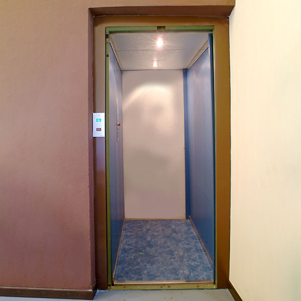 Ascensori per case private, conformi alle disposizioni vigenti in materia di abbattimento barriere architettoniche Ascensori per case private, conformi alle disposizioni vigenti in materia di abbattimento barriere architettoniche