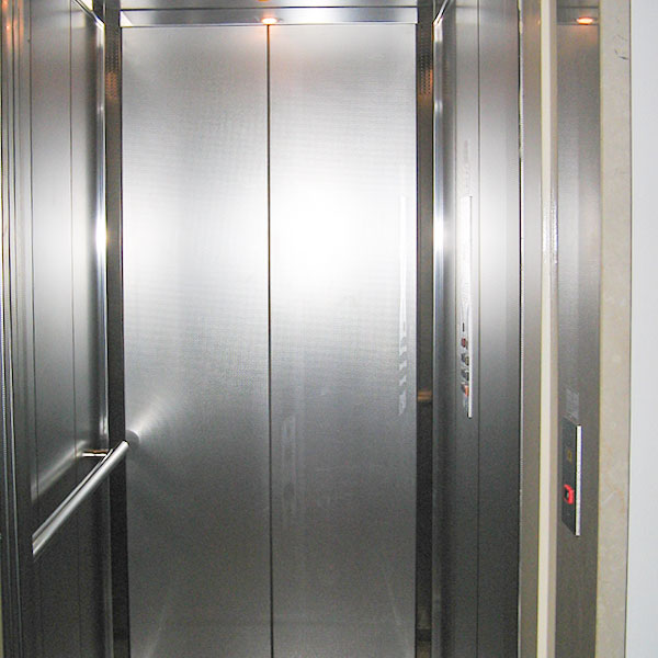 Cabina ascensori in acciaio inox antigraffio Cabina ascensori in acciaio inox antigraffio
